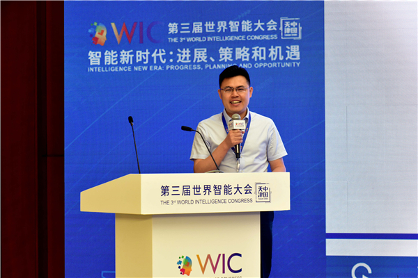 王金涛做汇报1.jpg